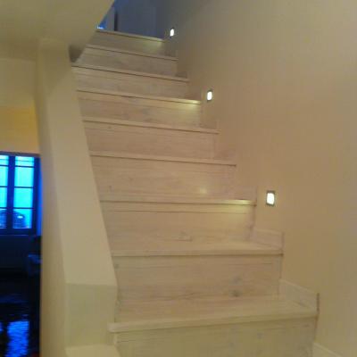 spots LED encastrés pour l'escalier